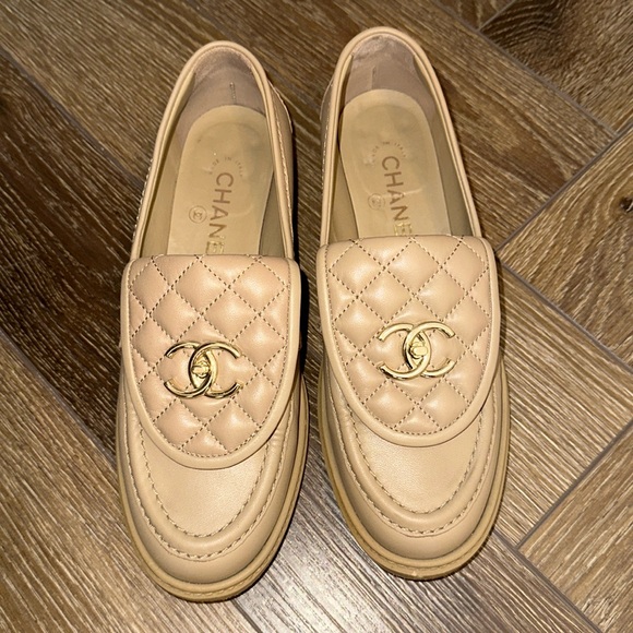 Chanel 2022 Interlocking CC Logo Loafers - Picture 1 of 6